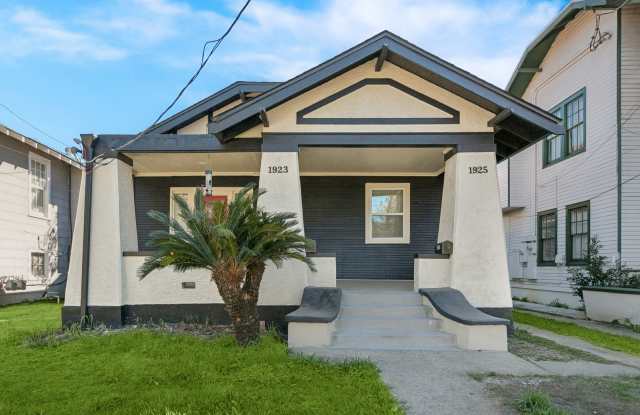 1923 Broadway St