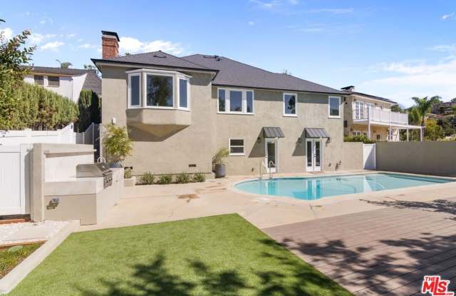 Photo of 2383 Panorama Ter