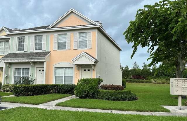 16723 Hemingway Dr - 16723 Hemingway Drive, Weston, FL 33326