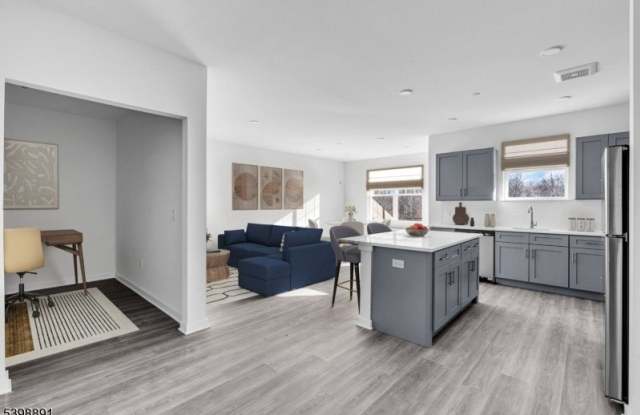 Photo of 9 9u-2 Hellers Ln