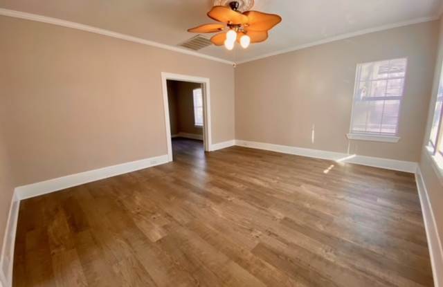 3 Bedroom 2 Bath Remodeled Home in Broadmoor!