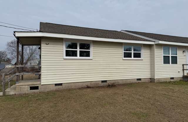 Newly remodeled 1 bedroom, 1 bath duplex.