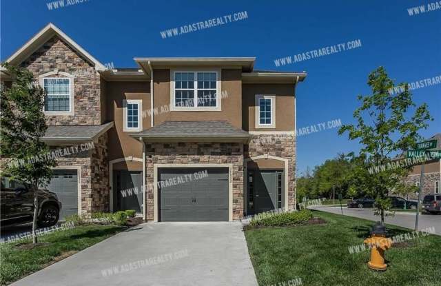 Like New Blue Valley Townhome-Available in JUNE!!