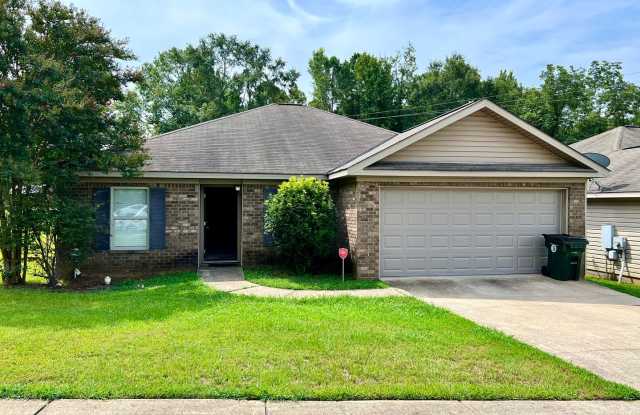 Photo of Home in Cottondale! Available to View Now!!!