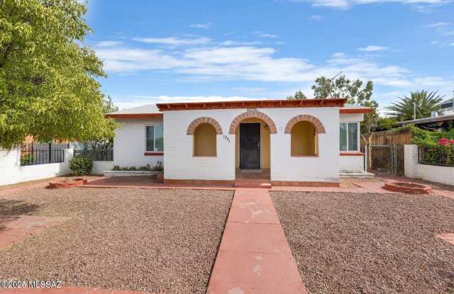 Photo of 1221 E 13th Street