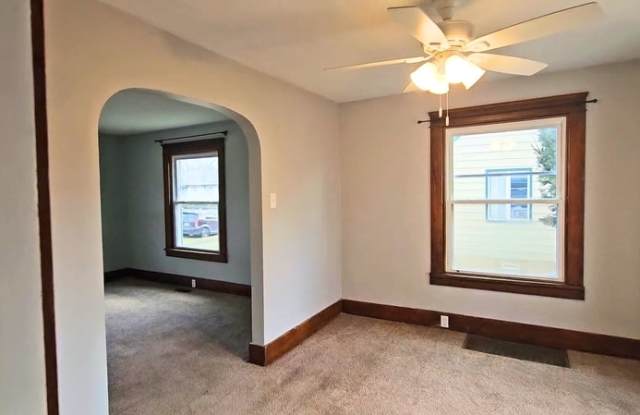 1156 Hazelwood Ave SE