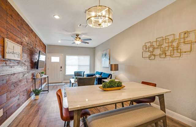 Photo of 3 Bedroom / 2 Bathroom super cute house for lease!