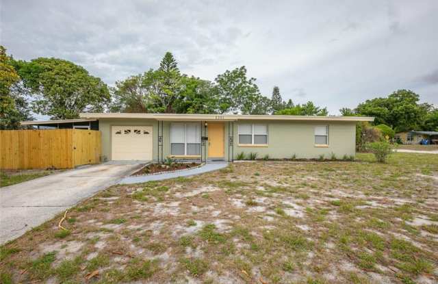 Call Today to Tour This Great 3-bedroom House Available for Rent in Beautiful St Petersburg!