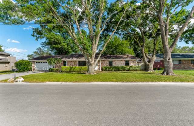 1376 Poppy Ln