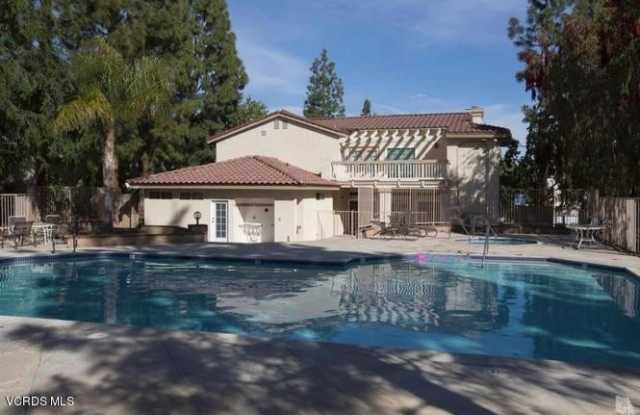Great 2+2.5 baths with 2 master suites