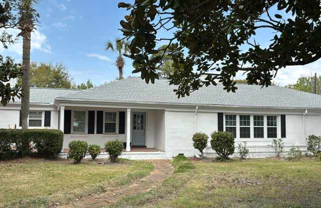 Nice 4 bedroom/5.5 bath home on N. Ocean Boulevard