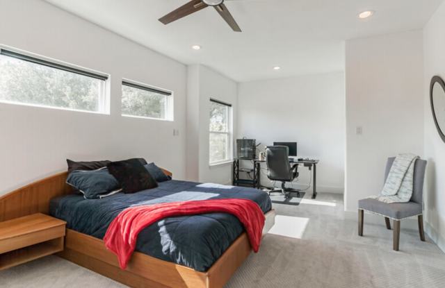 18996 Kittridge Street