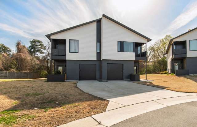 Modern 3BR Townhome in Millbank Village!