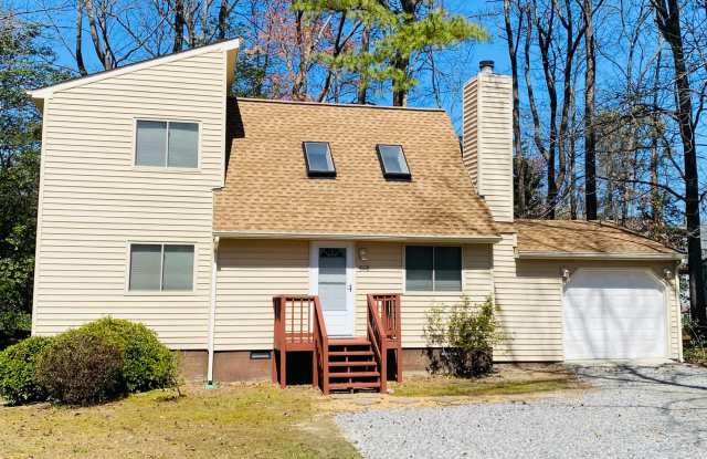 Adorable 3bdrm/2bth Home Located in a Beautiful Established Neighborhood in North Chesterfield!!