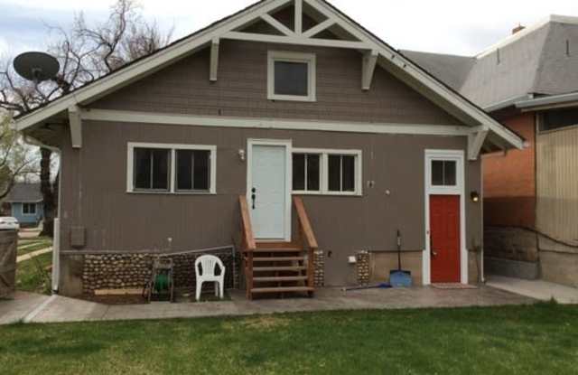 Beautifully Remodeled 1 Bedroom / 1 Bath Unit in the Heart of Old Town Fort Collins! Water/Sewer Included in Rent