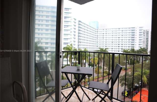 899 West Ave