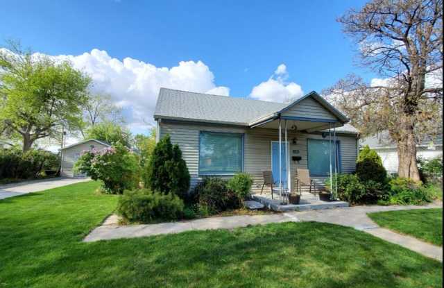 Poplar Grove 3 bd. House! Pets ok! Love the yard!