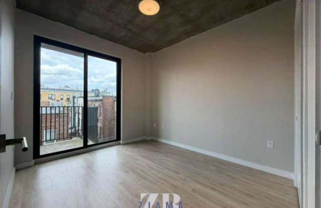 293 Hawthorne Street