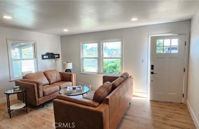 102 W Delaware Avenue