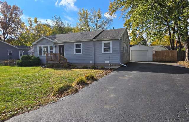 Charming 3-Bedroom Home with Bonus Room in Plainfield SD 202