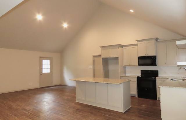 Remodeled in 2024! Gorgeous 3 Bdrm., 2 Bath Duplex in Whitehouse ISD!