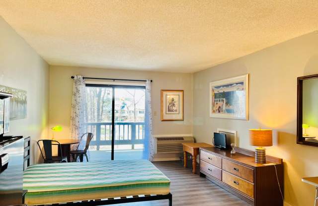 1 BR efficiency w/Utilities Included! In the Gated Community of Fairfield Harbour!!