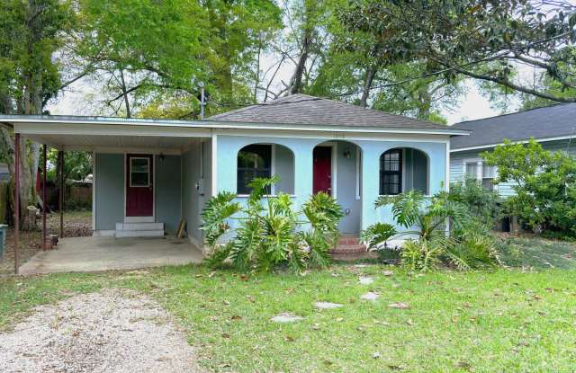 MIDTOWN 3/2 w/ Refinished Wood Floors, New Paint, Inside Utility Area,  More! $1600/month Avail NOW! - 1606 Green Street, Tallahassee, FL 32303