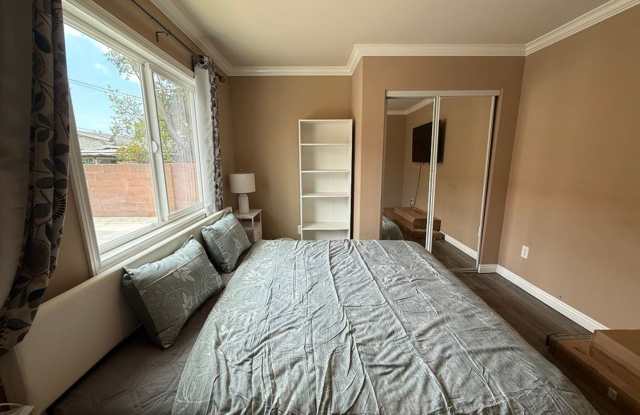 Charming 4-Bedroom, 2-Bath Fully Furnished Home in Anaheim