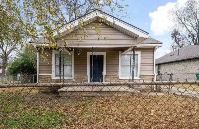 Charming 3BR/1BA Home with Detached Garage - 710 South Mounds Street, Sapulpa, OK 74066