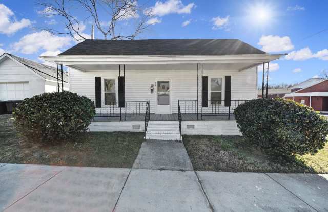 Lovely Three Bed Two Bath Ranch Home in Monroe!