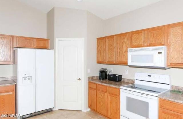 3077 E KINGBIRD Place