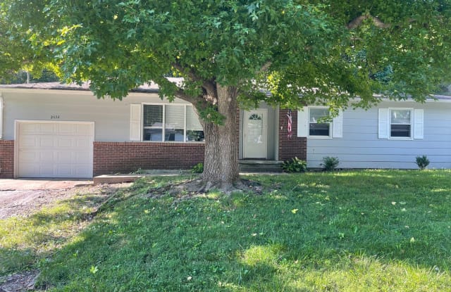 2652 E Sequiota St - 2652 East Sequiota Street, Springfield, MO 65804