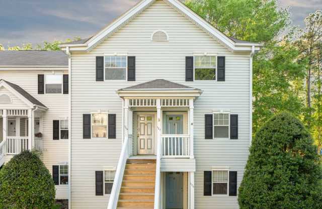 Fantastic Location! Chapel Hill 2 Bedroom 2.5 Bath End Unit Townhome