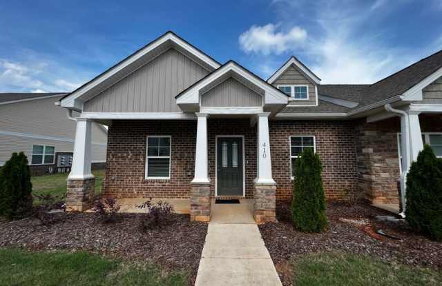 410 Edgebrook Dr SW