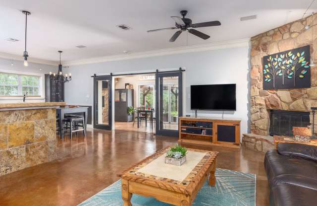 1900 Red Rock Dr, Round Rock, TX 78665