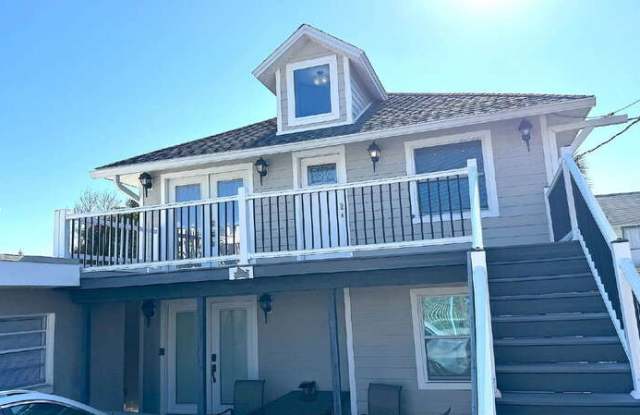 215 North Wild Olive Avenue