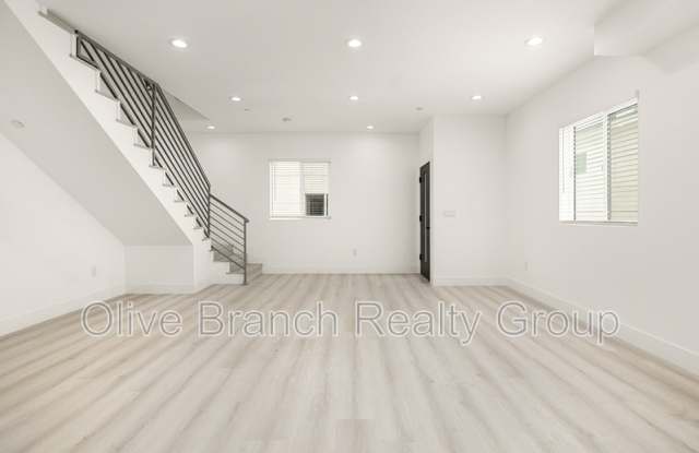 917 1/2 Beaudry Ave
