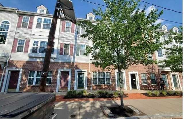 Photo of 1038 LAMBERTON Street