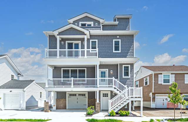 Photo of 111 N Belmont