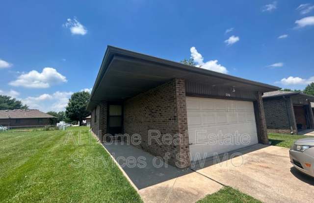 927 N Main