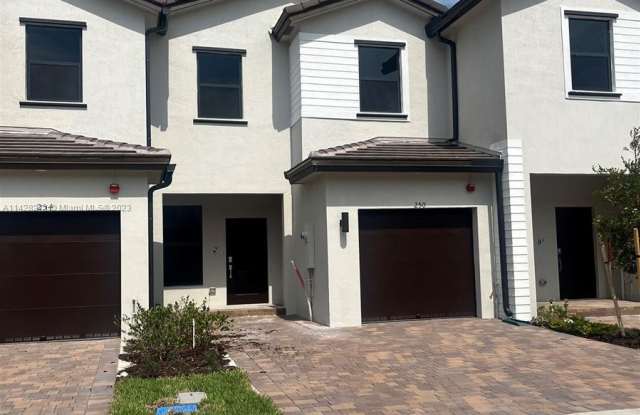 250 SW 159th Ct - 250 Southwest 159th Terrace, Pembroke Pines, FL 33027