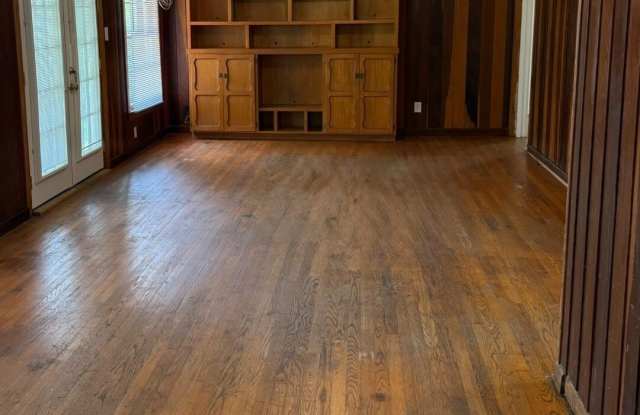 2418 N University Avenue