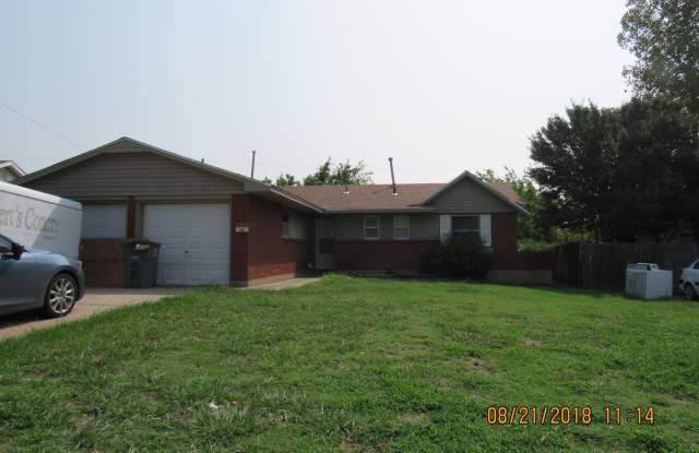 Centrally located home close to Ft. Sill, - 2335 Northwest 41st Street, Lawton, OK 73505