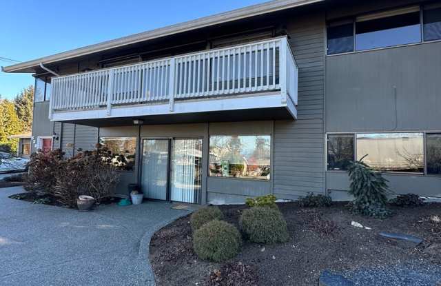 2 bedroom 1 bath daylight basement unit in the heart of Edmonds