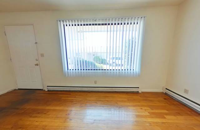 2 Bedroom Duplex ~ Close to Campus