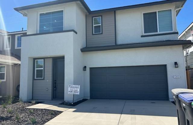 Brand new 4 bedroom 3 bathroom with solar in NW Visalia!!
