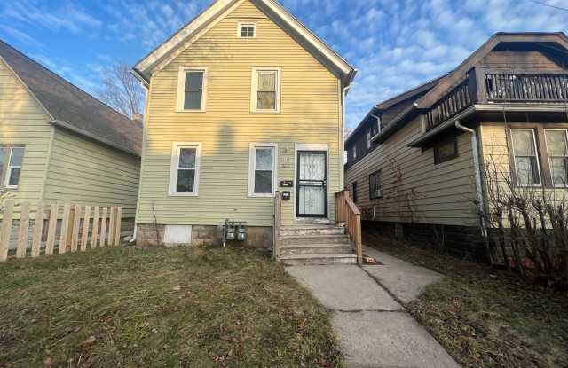 2 Bedroom Lower Duplex Milwaukee photos photos