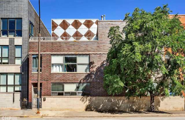 Photo of 1424 W Grand Avenue