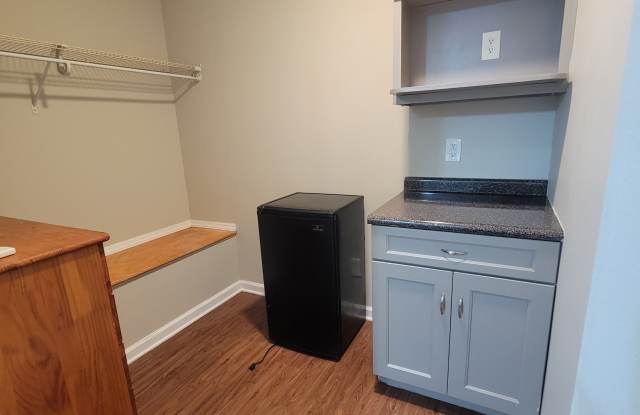 2404 Edison Street - Room C