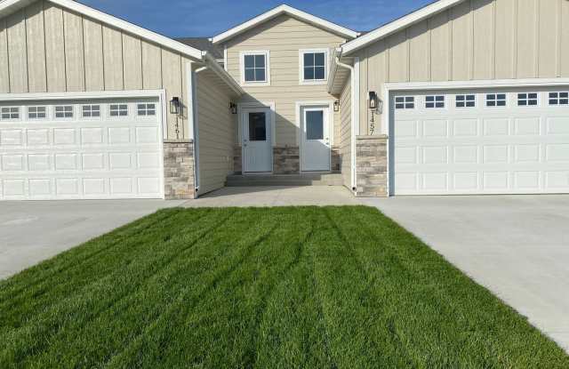 4 bed 2 bath Townhome for rent!